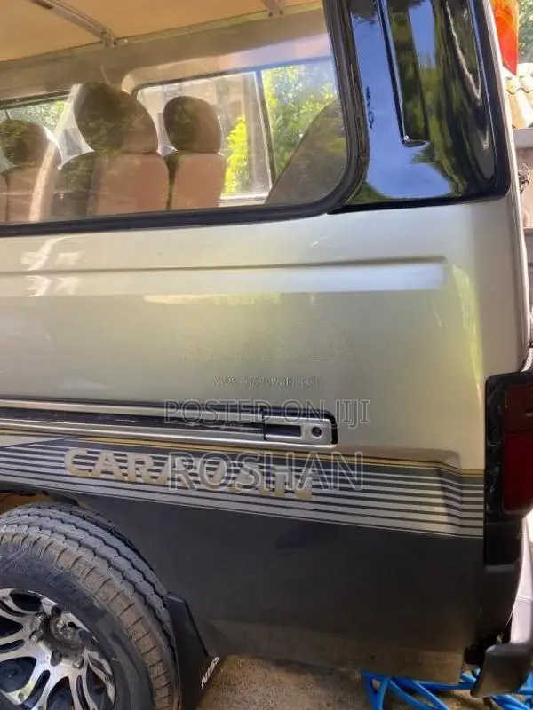 Nissan Caravan 1992 Van (Used)
