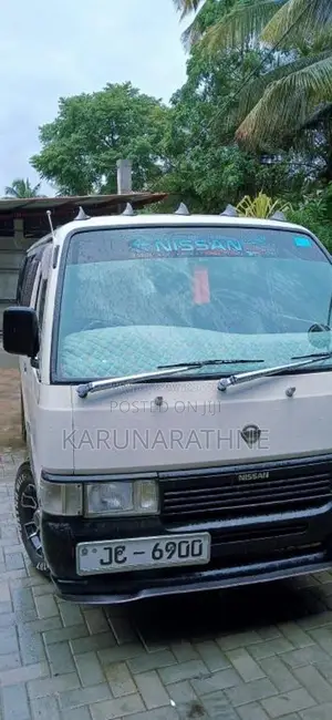 Nissan Caravan Diga 2005 Van (Used)