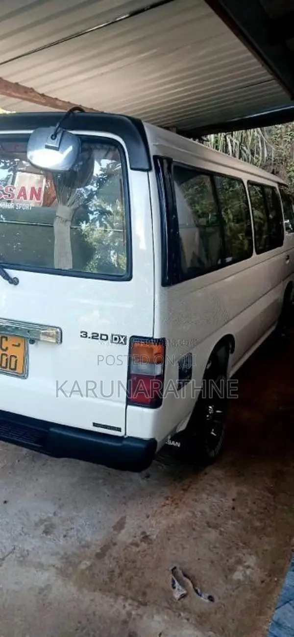 Nissan Caravan Diga 2005 Van (Used)