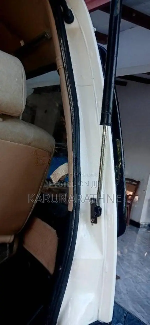 Nissan Caravan Diga 2005 Van (Used)