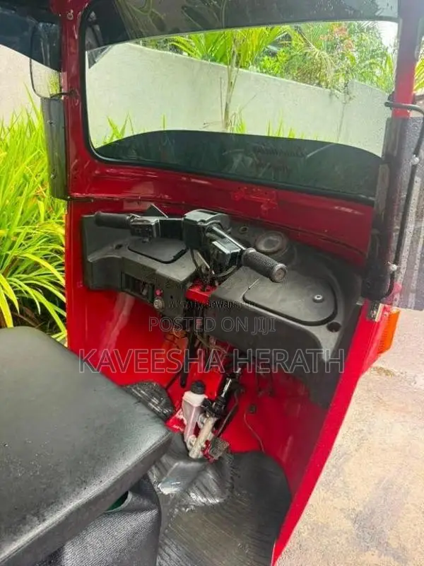 Bajaj 4 Stroke 2010 Three Wheel (Used)