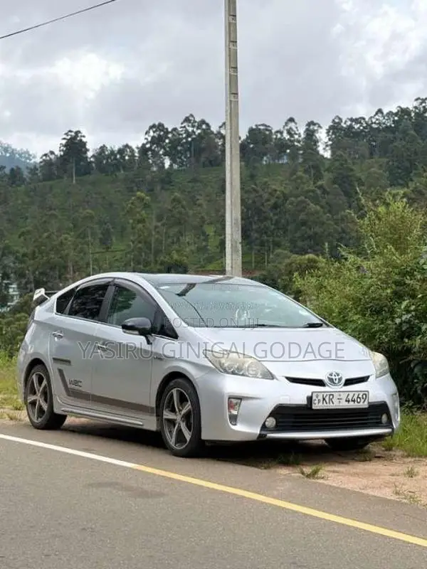 Toyota Prius 2011 Car (Used)