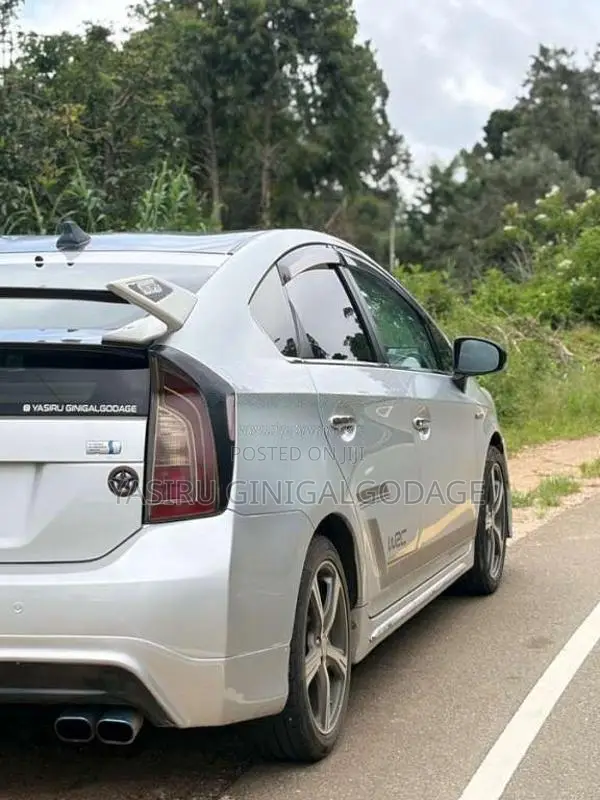 Toyota Prius 2011 Car (Used)