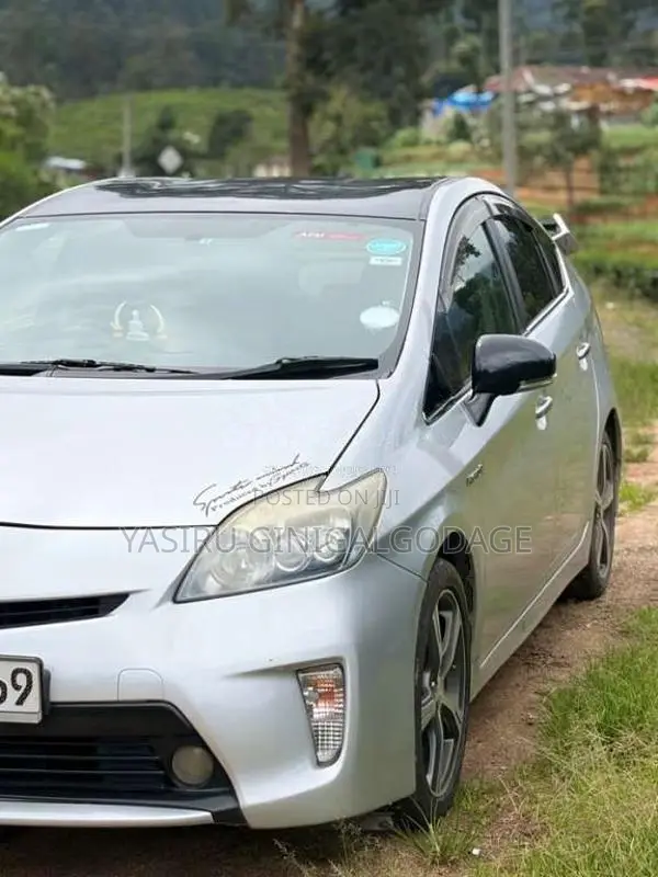 Toyota Prius 2011 Car (Used)