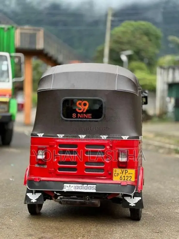 Bajaj 4 Stroke 2011 Three Wheel (Used)