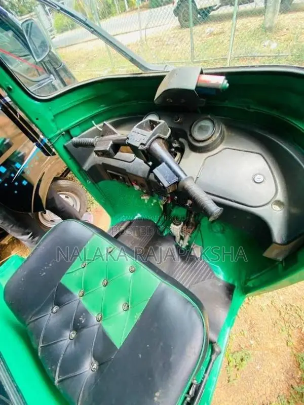 Bajaj 4 stroke 2011 Three Wheel (Used)