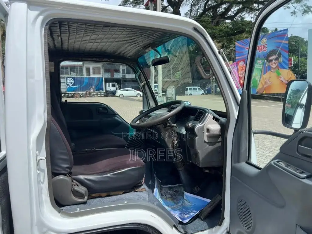 Isuzu ELF 2002 Lorry (Used)