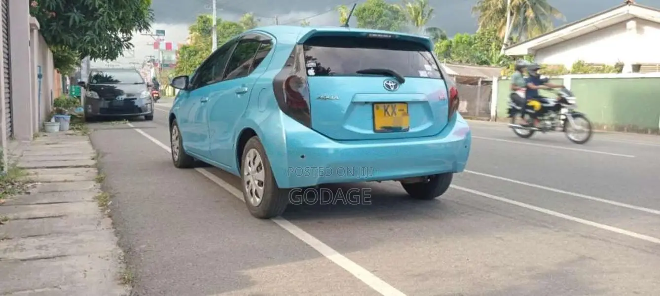 Toyota Aqua 2012 Car (Used)