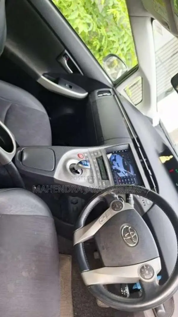 Toyota Prius 2014 Car (Used)