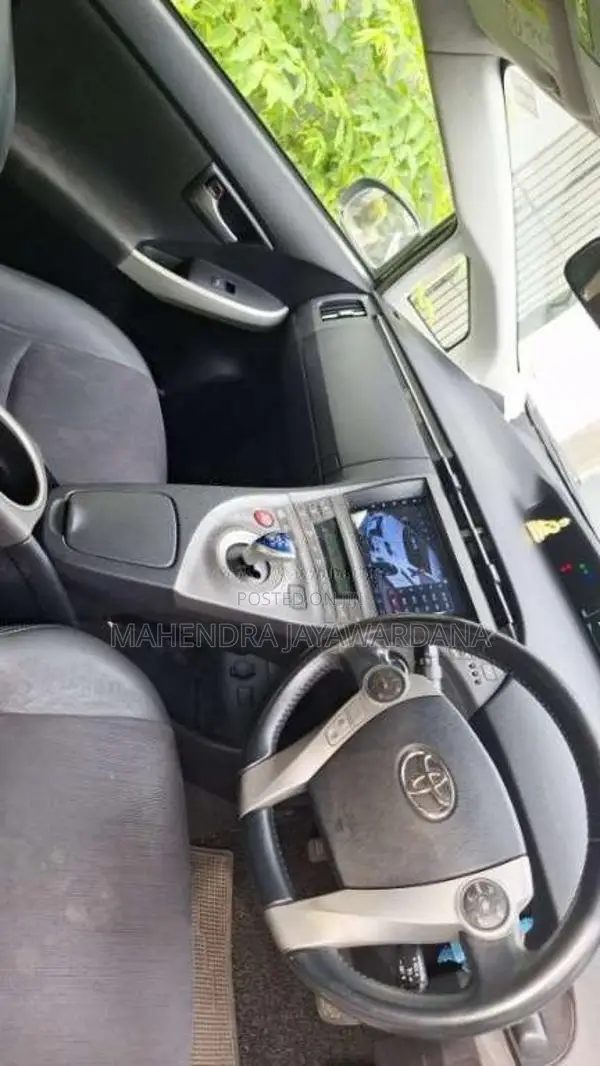 Toyota Prius 2014 Car (Used)
