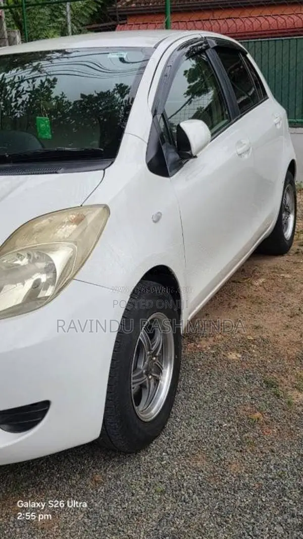 Toyota Vitz 2011 Car (Used)