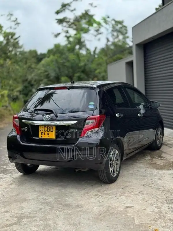 Toyota Vitz Jewela Safety 2016 Car (Used)