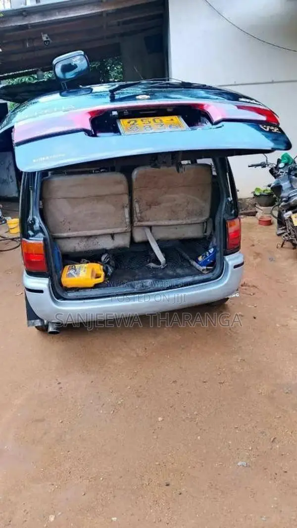 Nissan Serena 1992 Van (Used)