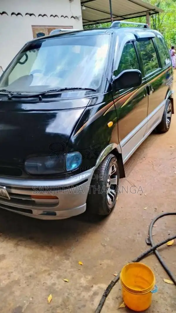 Nissan Serena 1992 Van (Used)