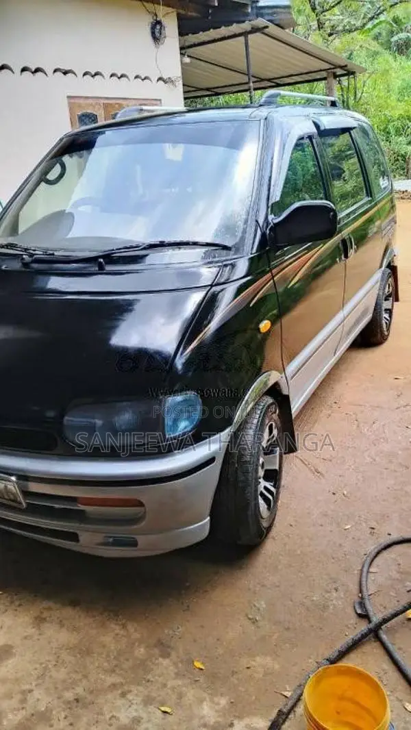 Nissan Serena 1992 Van (Used)