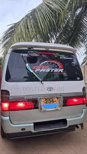Toyota HIACE DOLPHIN LH113 SUPER GL 2000 Van (Used)