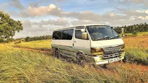 Toyota HIACE DOLPHIN LH113 SUPER GL 2000 Van (Used)