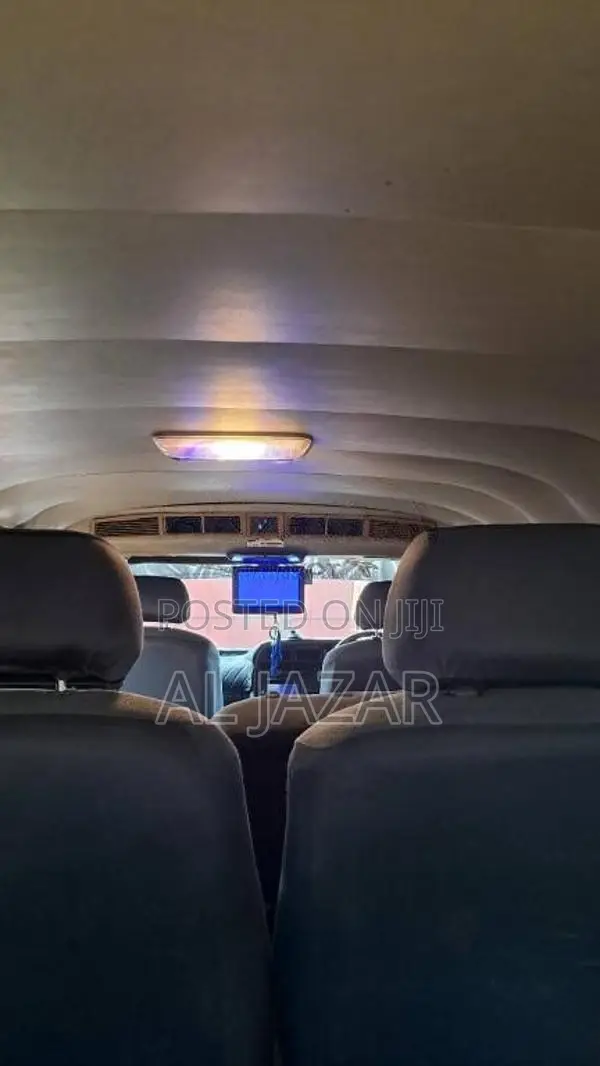 Toyota HIACE DOLPHIN LH113 SUPER GL 2000 Van (Used)