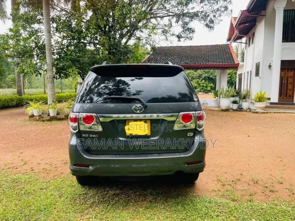 Toyota Fortuner 2013 SUV (Used)