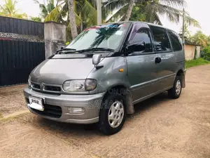 Nissan Serena 1993 Van (Used)