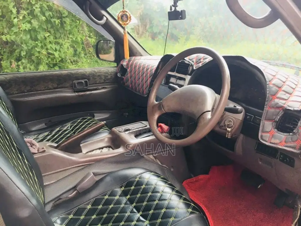 Nissan Serena 1993 Van (Used)