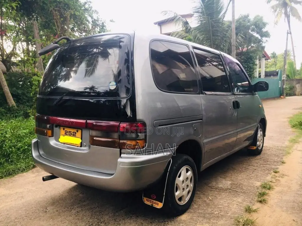 Nissan Serena 1993 Van (Used)