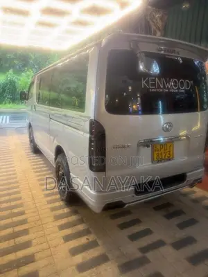 Toyota 200 2007 Van (Used)