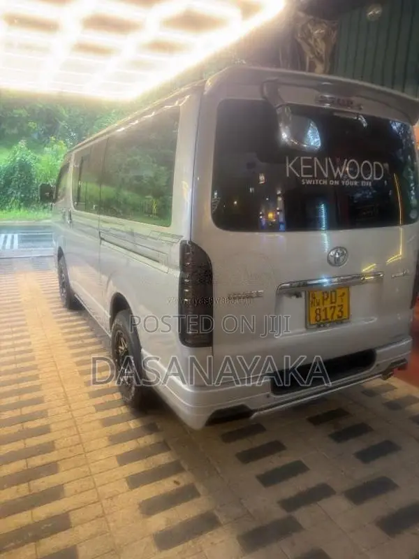 Toyota 200 2007 Van (Used)