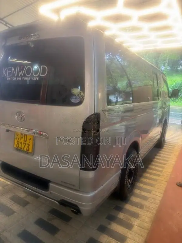 Toyota 200 2007 Van (Used)