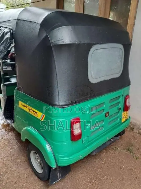 Bajaj 4 Stroke 2015 Three Wheel (Used)