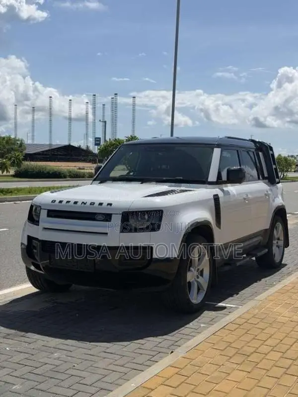 Land-Rover Defender 2025 SUV (Used)