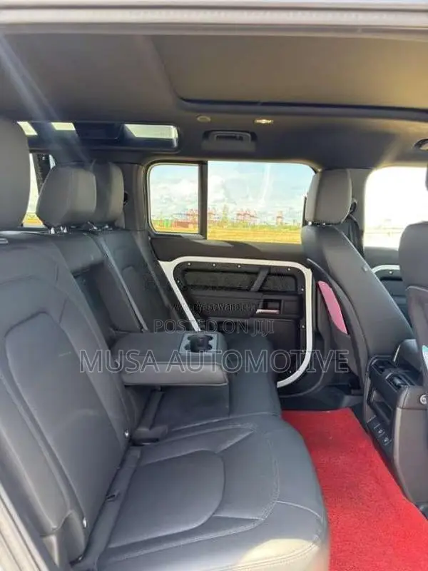 Land-Rover Defender 2025 SUV (Used)