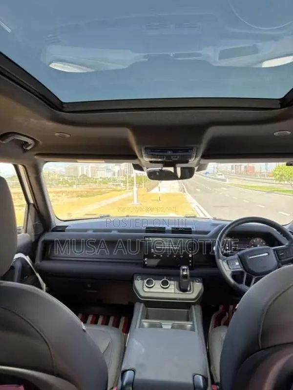 Land-Rover Defender 2025 SUV (Used)