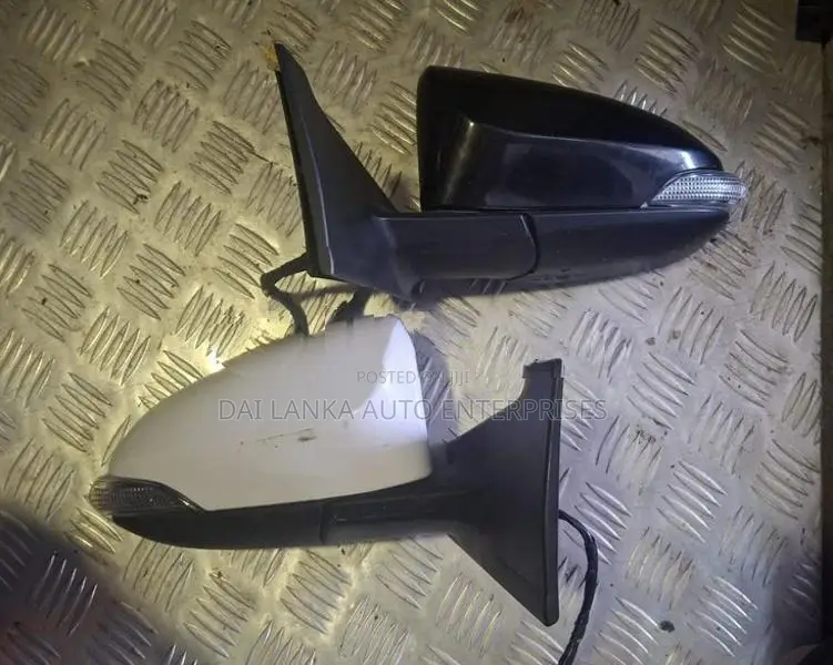 Toyota Vitz KSP130 Side Mirror