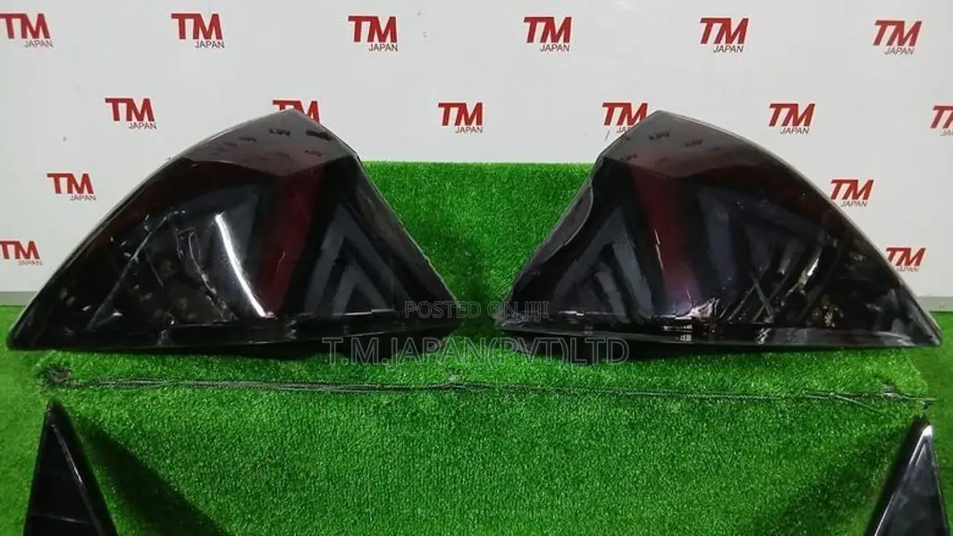 Honda Vezel RV3 Tail Light Set