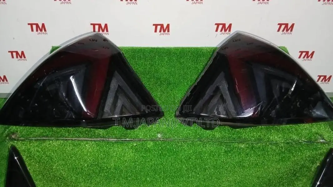 Honda Vezel RV3 Tail Light Set