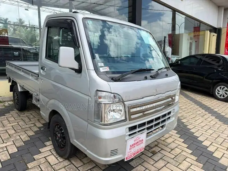 Suzuki Carry Safety button 4WD 2023
