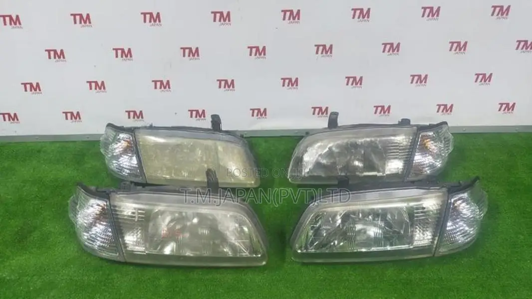 Nissan Sunny FB 15 Head Light