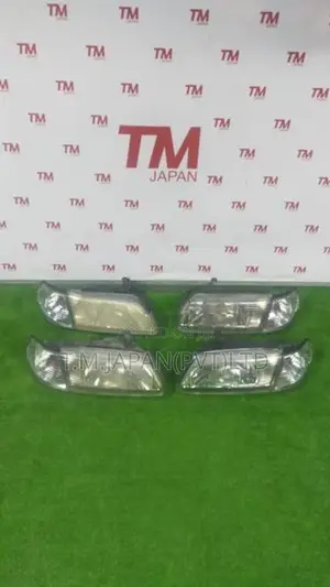 Nissan Sunny FB 15 Head Light