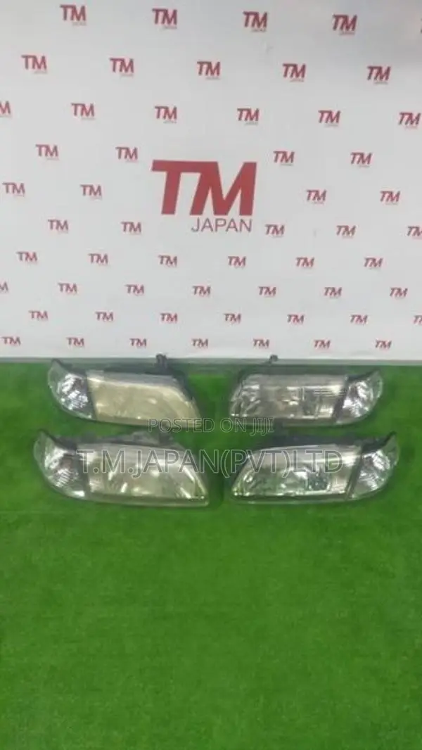 Nissan Sunny FB 15 Head Light