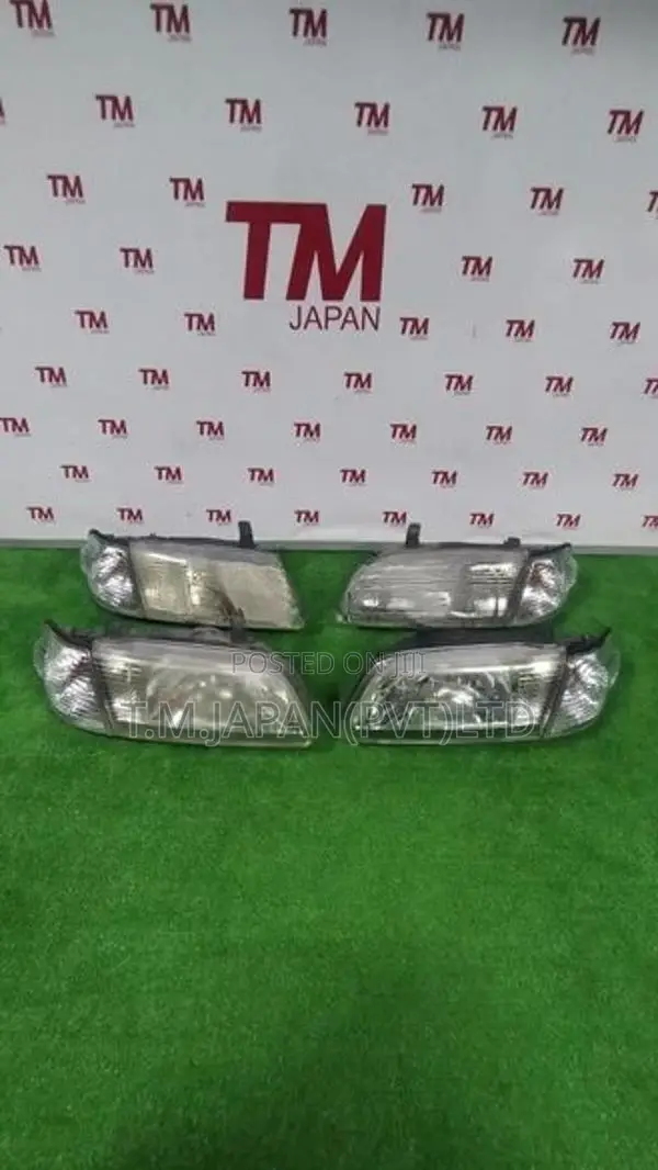 Nissan Sunny FB 15 Head Light