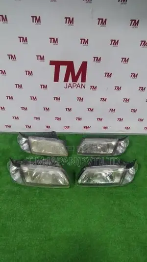 Nissan Sunny FB 15 Head Light