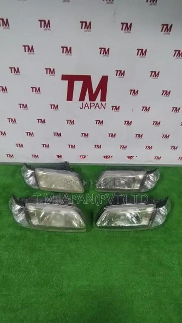 Nissan Sunny FB 15 Head Light
