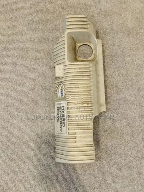 TOYOTA PRIUS ZVW30 ENGIN HEAD COVER