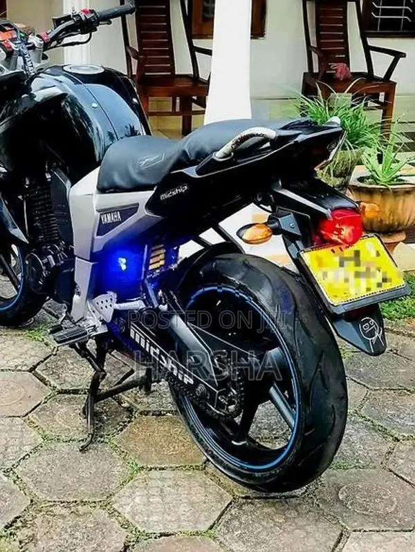 Yamaha FZS V1 2011