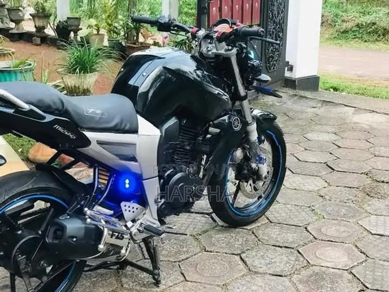 Yamaha FZS V1 2011
