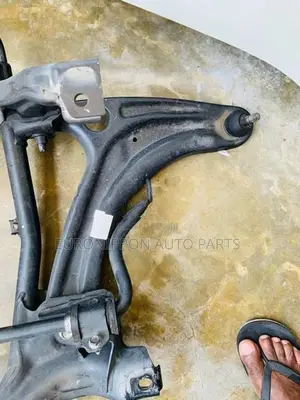 SUZUKI EVERY DA17V LOWER ARM