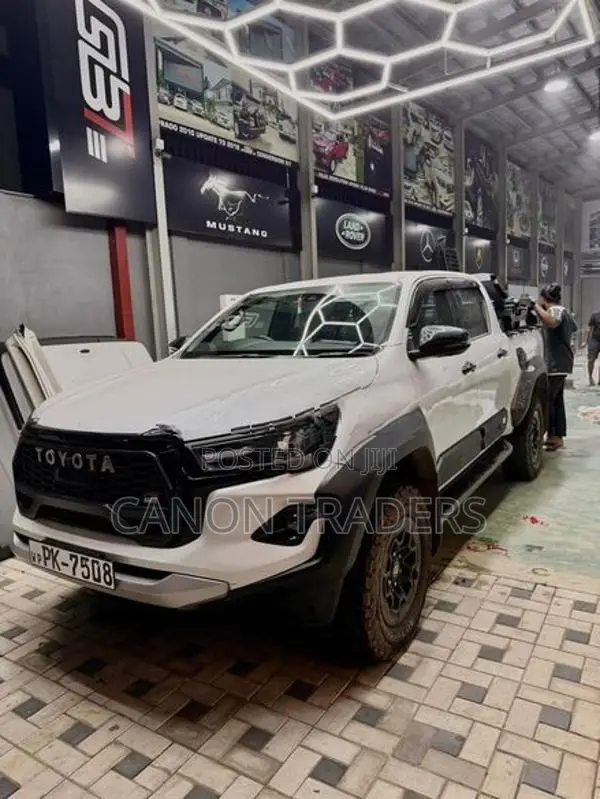 Hilux GR 2025 Hamer Machine Gun Roll Bar