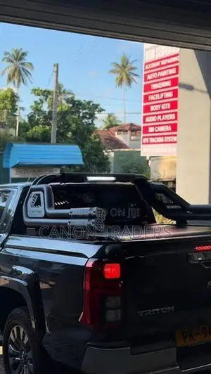 Mitsubishi Triton Hamer Electric Roll Shutter & Night Fury Bar