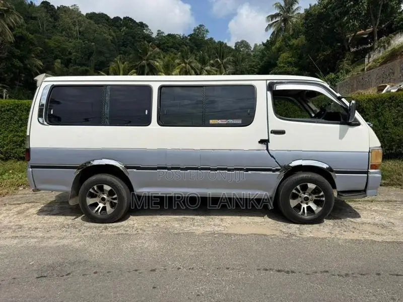 Toyota Dolphin LH113 1995